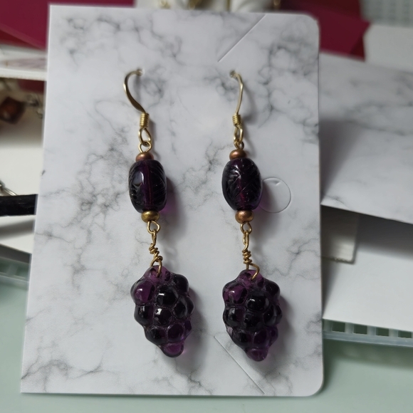 Elegant Purple Grape Cluster Earrings - Picture 4 of 9